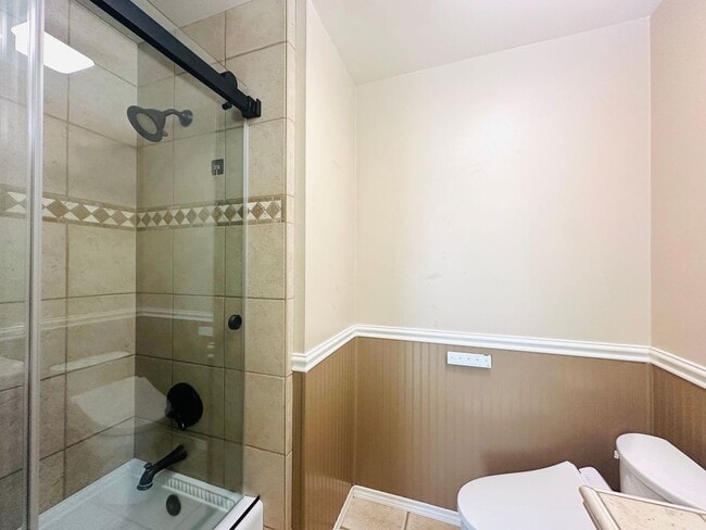 Building Photo - Beautiful 2-story pool home