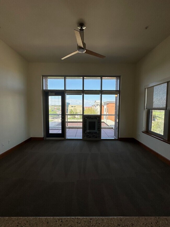 Building Photo - Blue Earth Place-One Bedroom available