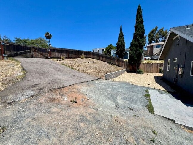 Building Photo - Charming 3BR Home with Private Patio & Spacious Yards in San Diego