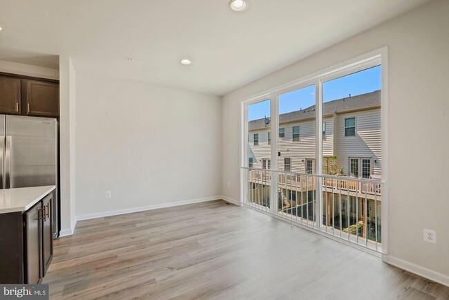 Building Photo - 6211 Davinci St