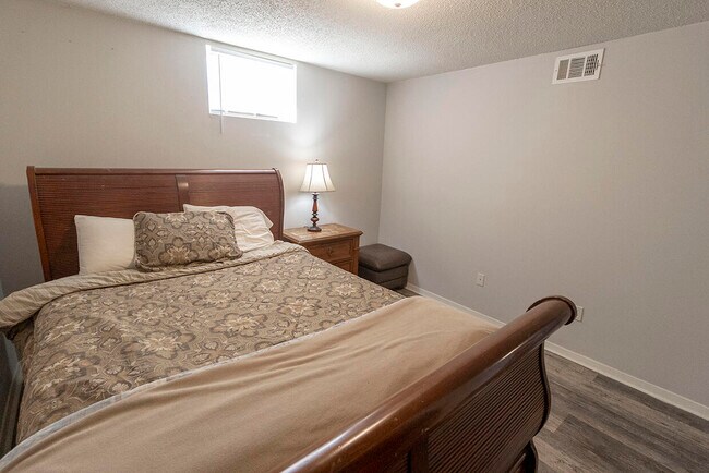 Building Photo - 201 Wheaton Ct