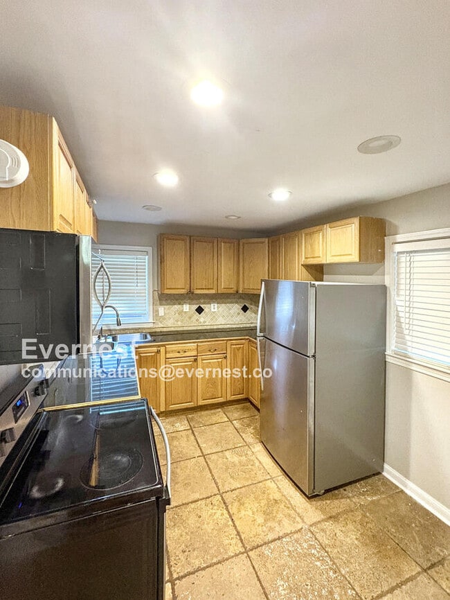Building Photo - 2722 Harrington Dr