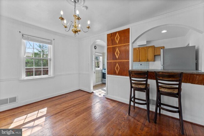 Building Photo - 633 Walker Ave