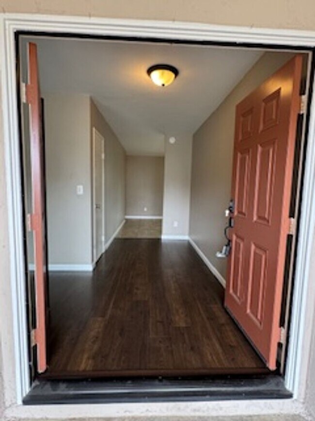 Building Photo - Charming 3 Bedroom 2 Bathroom Home Available for Rent!!