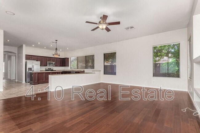 Building Photo - 463 W Canary Way
