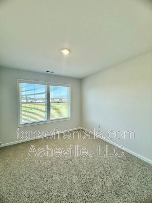 Building Photo - 216 Vly Breeze Rd