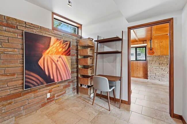 Building Photo - 407 Almarion Dr