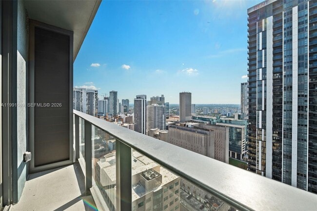 Building Photo - 121 NE 5th St