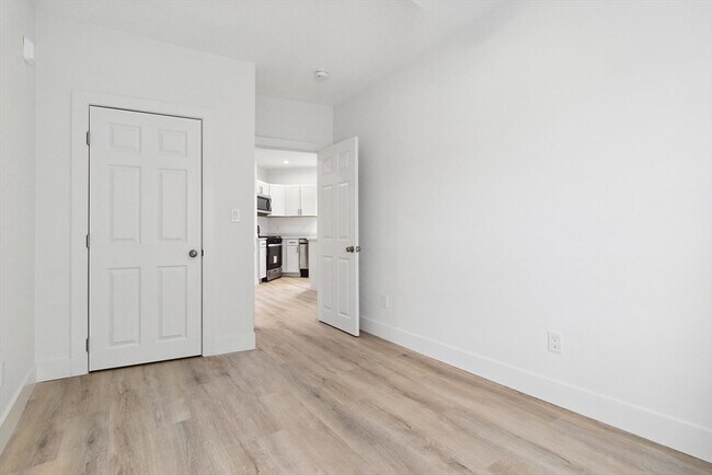 Building Photo - 4 Crest Ave