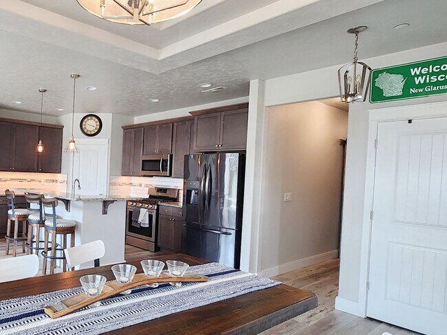 Building Photo - Home Sweet Home! Won't last long!