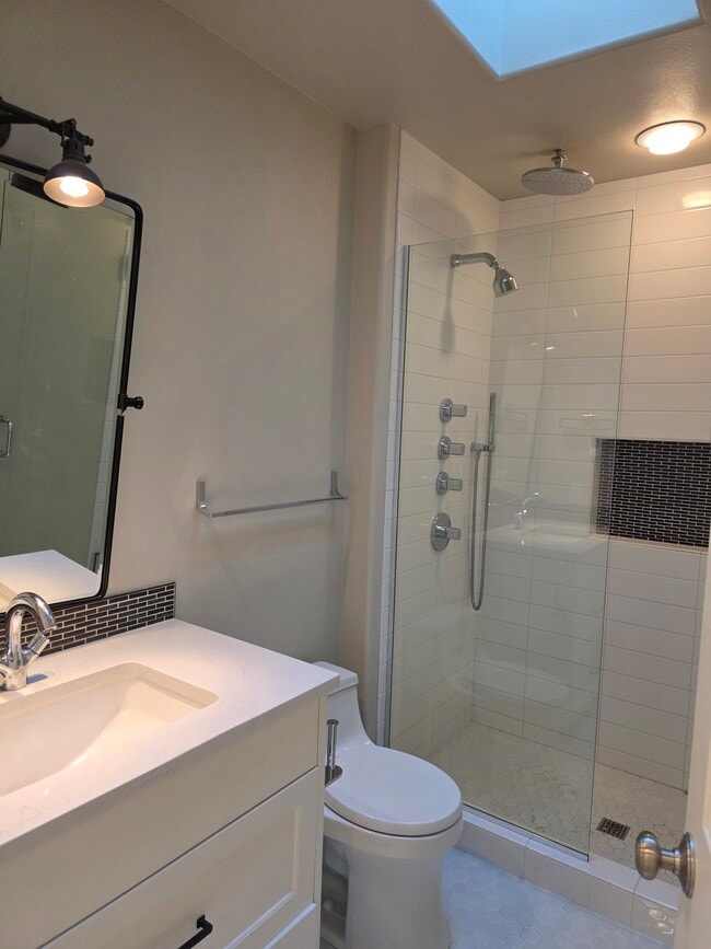 Building Photo - 15824 SE 59th Pl