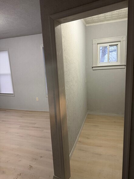 Building Photo - 613 Kirkland St