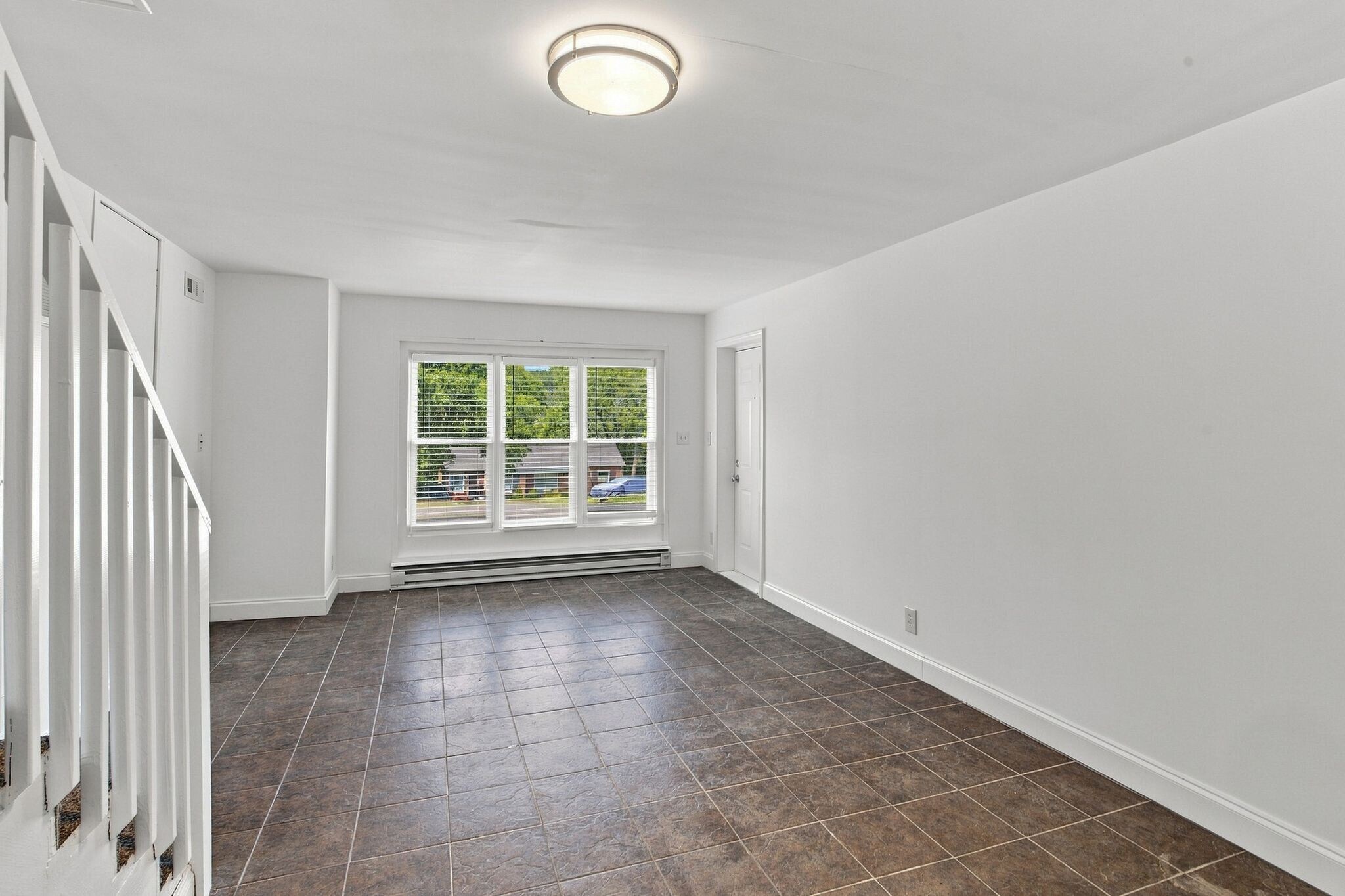 Building Photo - 5713 Vine Ridge Dr