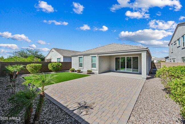 Building Photo - 1825 E Saguaro Park Ln