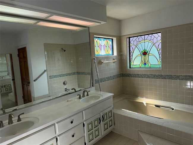 Building Photo - 1100 Crystal Creek Dr