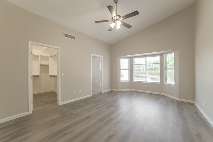 Building Photo - 9542 W Potter Dr