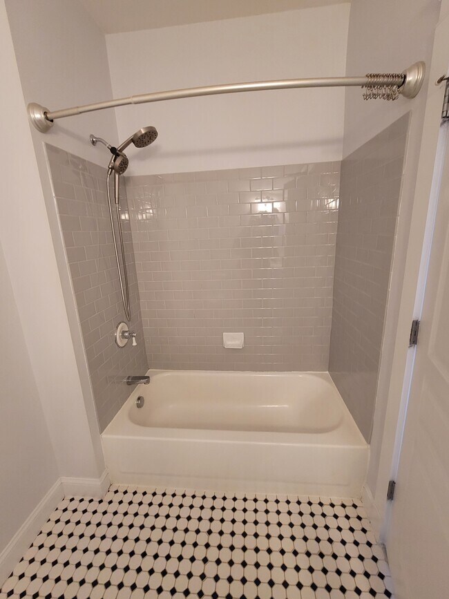 Building Photo - 435 E Freemason St