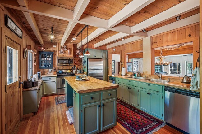 Building Photo - Carnelian Bay 3 Bedroom Ski Lease