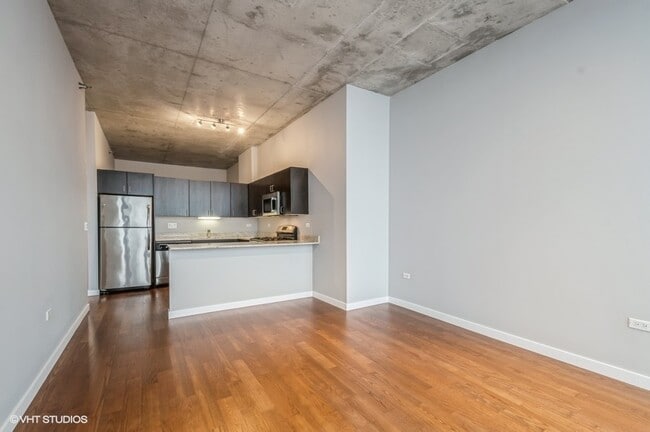 Building Photo - 235 W Van Buren St