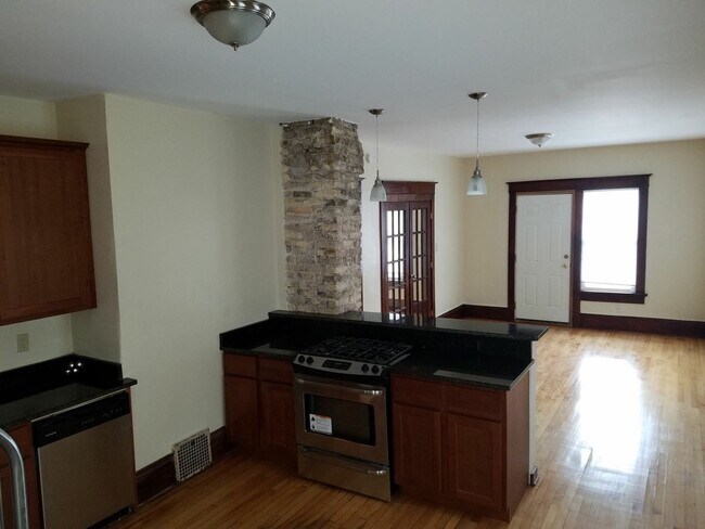 Building Photo - 2939-39B N Pierce St