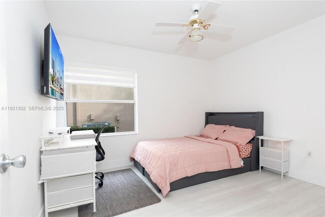 Building Photo - 1901 SW 129th Terrace