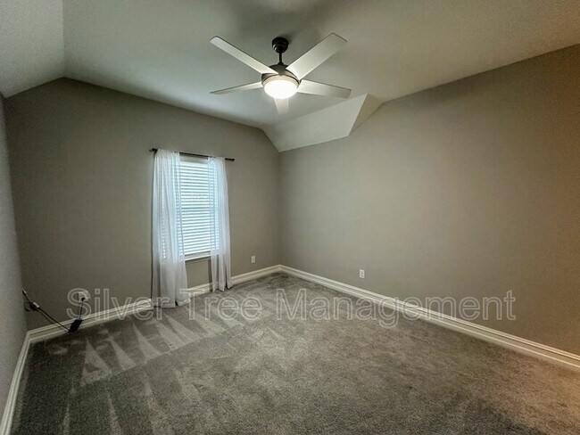 Building Photo - 1104 Pinnacle Ridge Rd