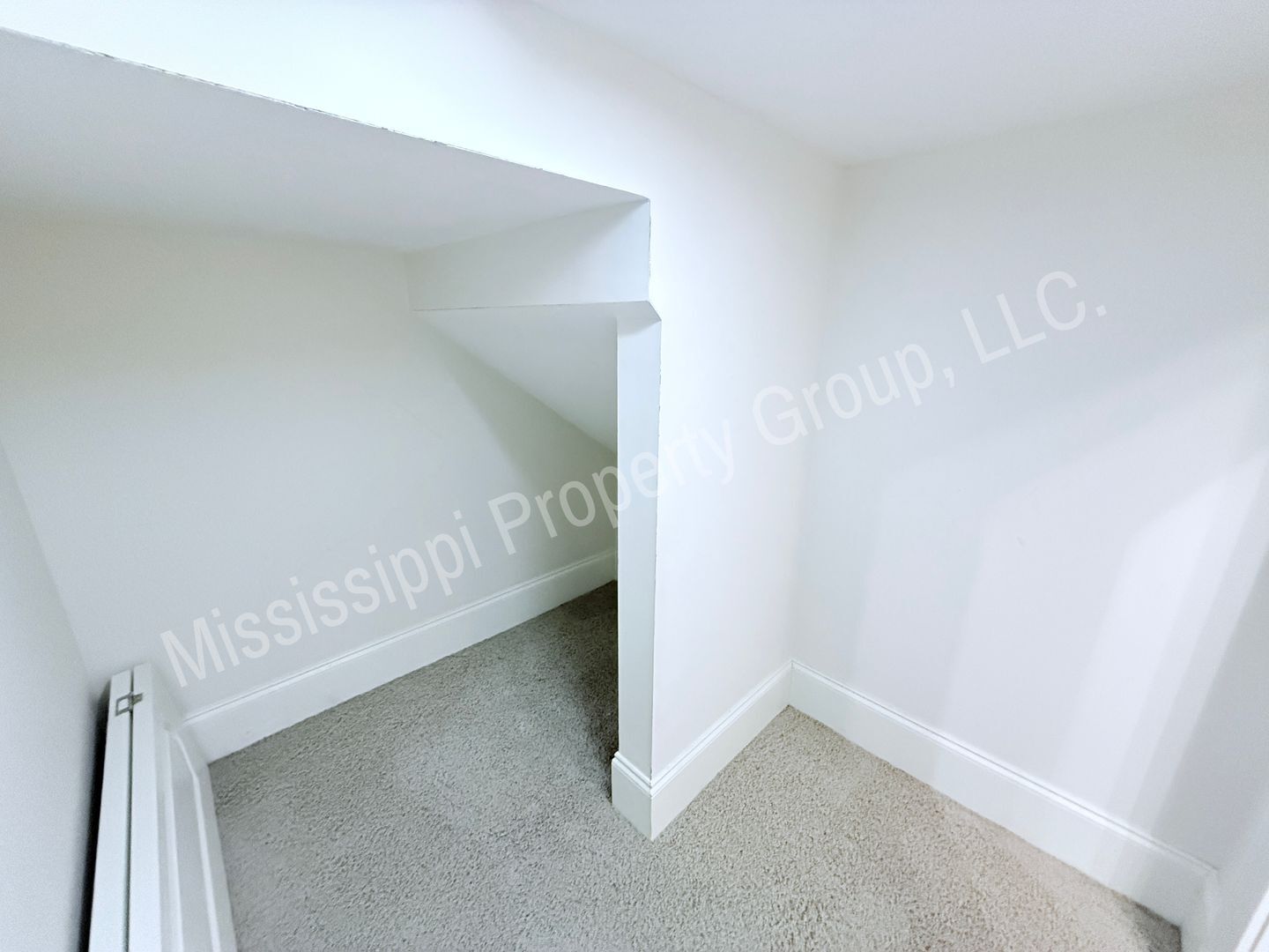 Building Photo - 135 Fallsgrove Dr