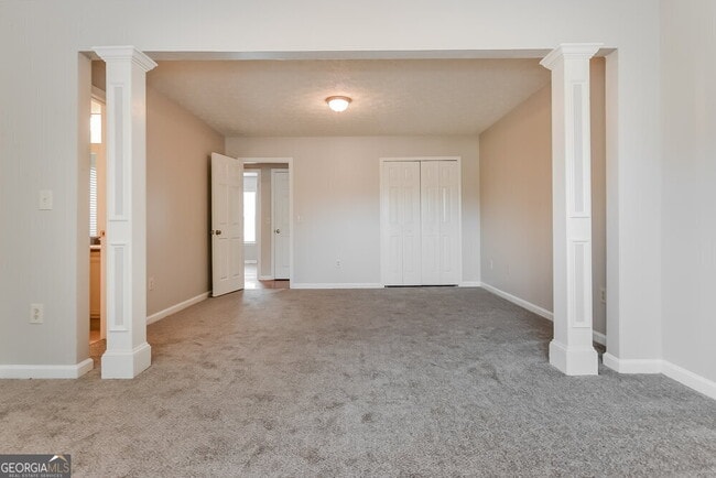 Building Photo - 5550 Emerald Glen