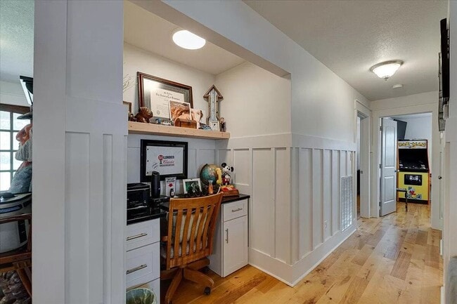 Building Photo - COMPLETELY FURNISHED EXECUTIVE RENTAL- SHOWINGS BY APPOINTMENT ONLY