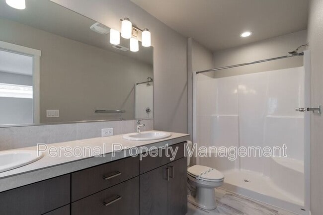 Building Photo - 4803 NE 37th Ct