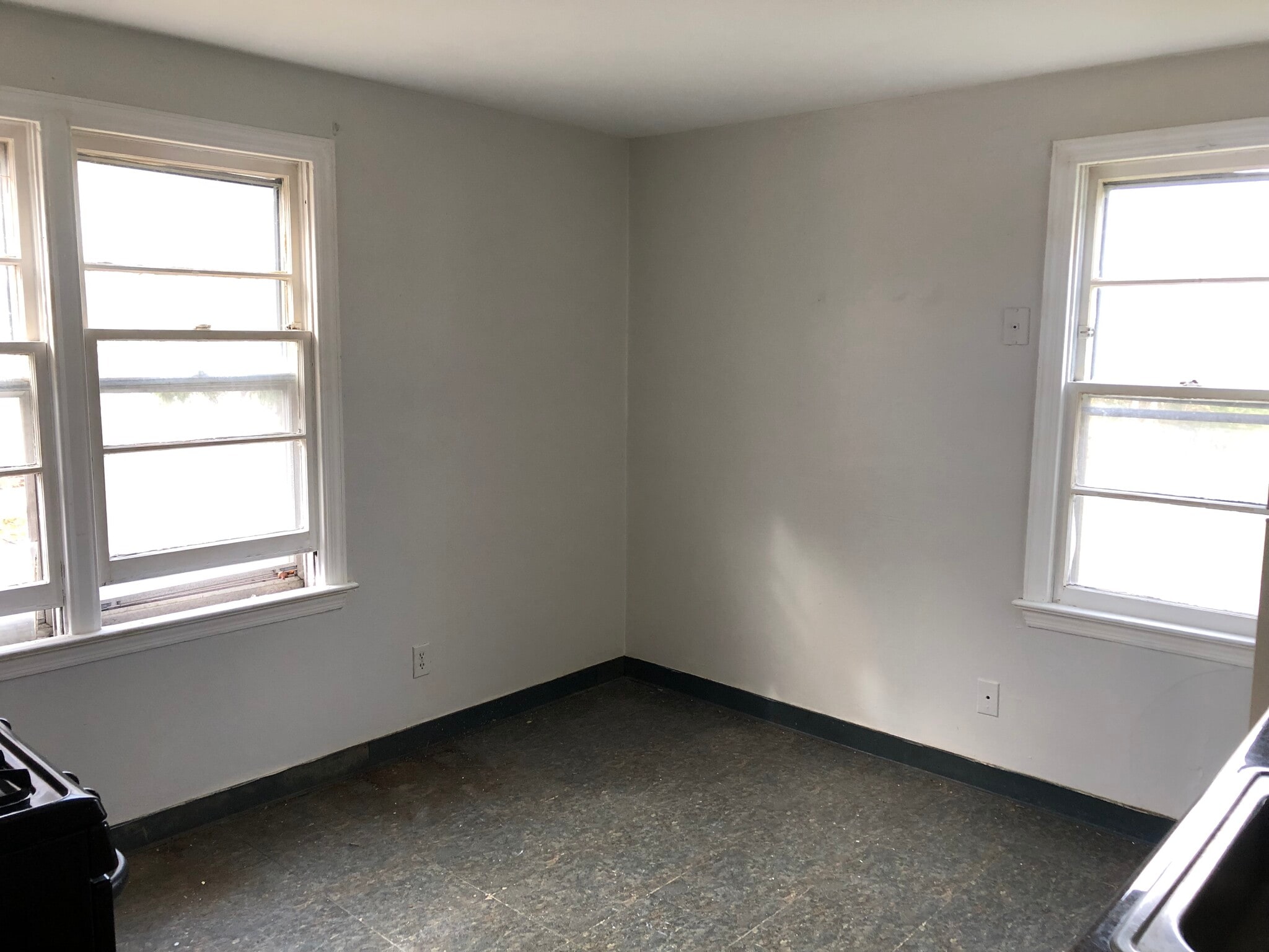 Building Photo - 211 Shoshone St