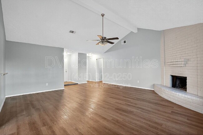 Building Photo - 20021 Cottonglade Ln