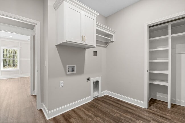 Building Photo - 1253 E Hampton Dr
