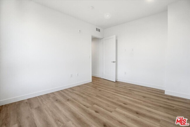 Building Photo - 1820 Prosser Ave