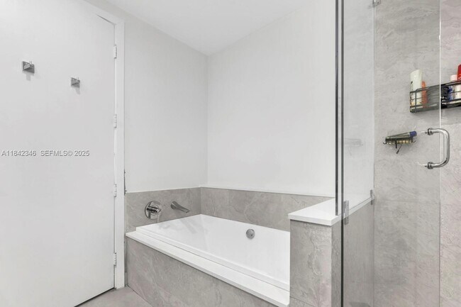 Building Photo - 488 NE 18th St