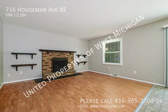 Building Photo - 716 Houseman Ave NE