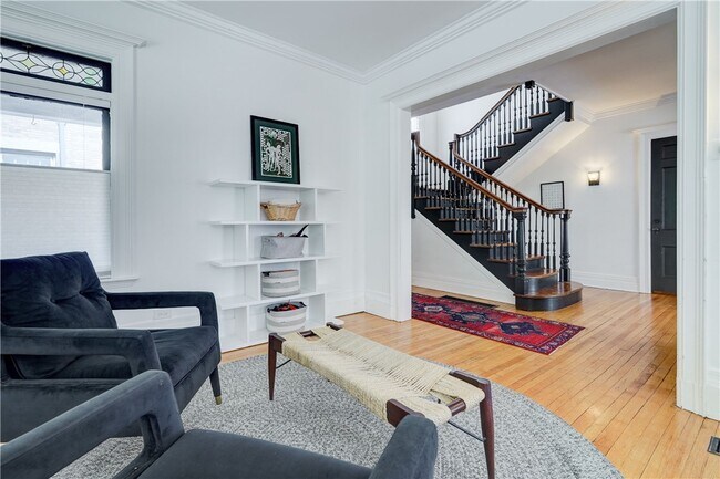 Building Photo - 18 Sibley Pl