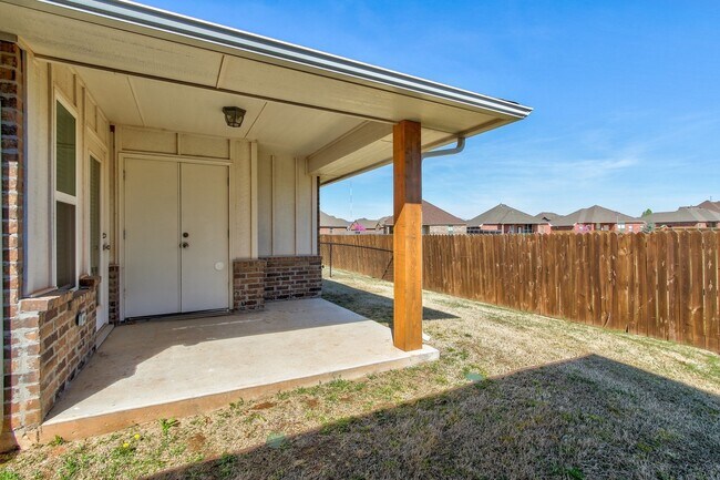 Building Photo - 8809 SW 55th St
