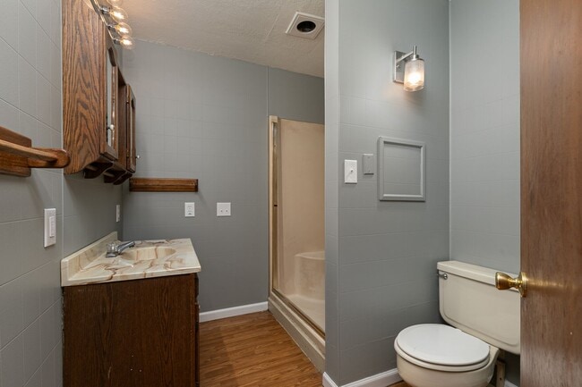 Building Photo - Adorable 4 bedroom | 2 bathroom | 2 car ga...