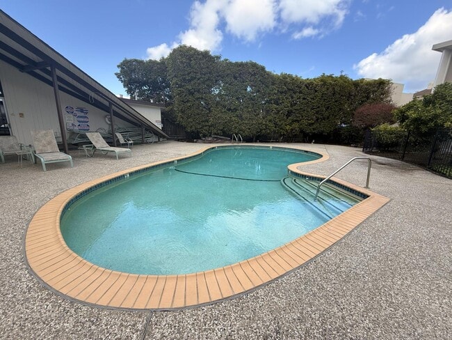 Building Photo - 200 Elm St