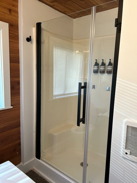 Building Photo - 232 McLane Ave