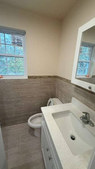 Building Photo - 628 S 12th St