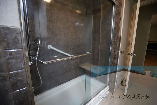 Building Photo - Westside Schools - 3 bed/ 2 bath 2,300 sq.ft.., den/family room, deck in the country on a paved r...