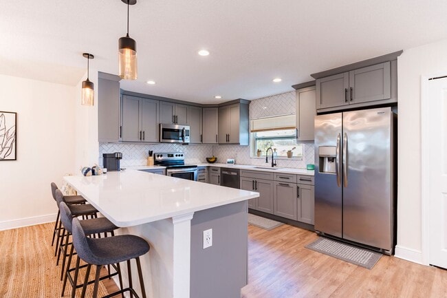 Building Photo - Fully Furnished + Utilities Included Beach...