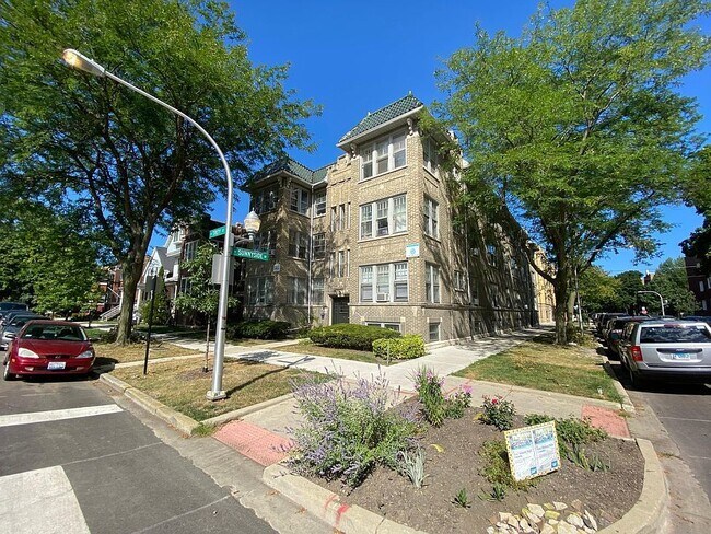 Primary Photo - 3114 W Sunnyside Ave