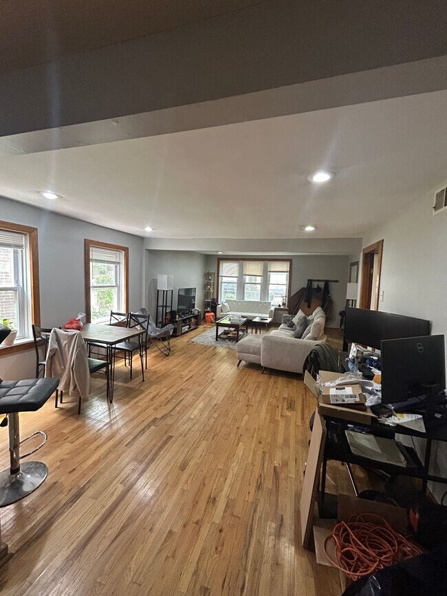 Building Photo - 1617 N Hudson Ave