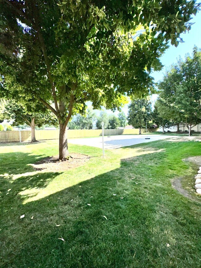 Building Photo - Beautiful 2 bedroom 2 bathroom apartment available in July 2026