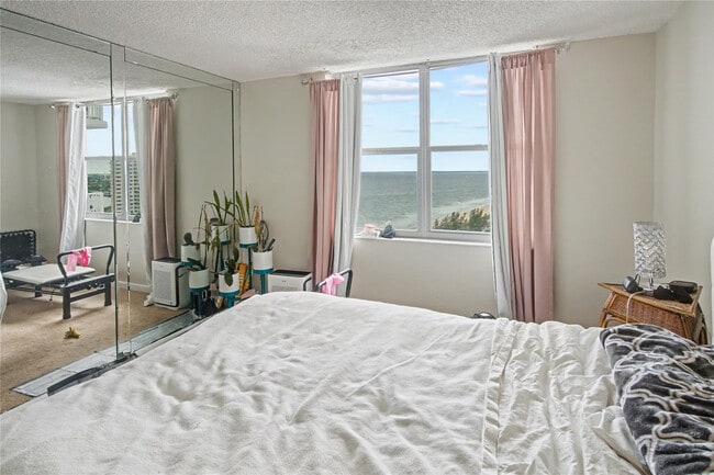 Building Photo - 1010 S Ocean Blvd