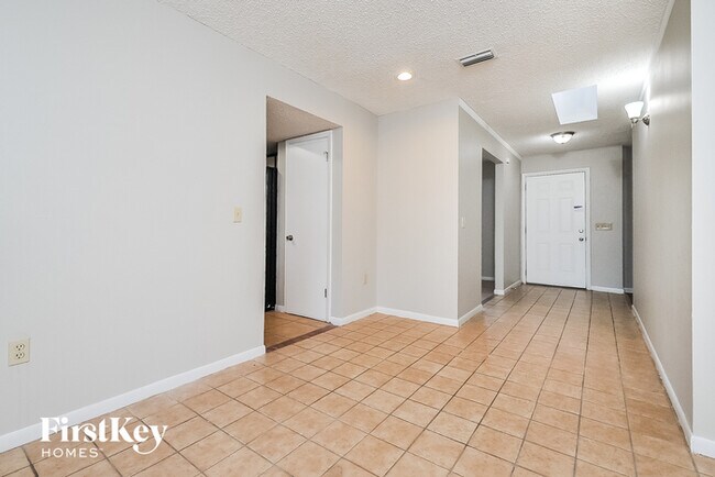 Building Photo - 1031 Dolly Ln