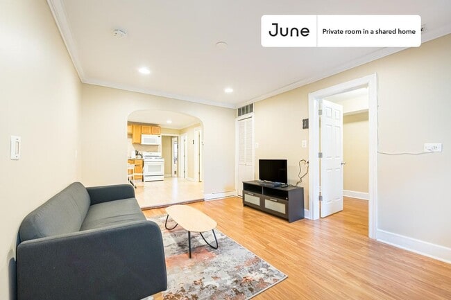 Building Photo - Room in Shared 3 bed/1 bath home